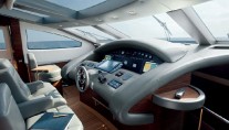Azimut Leonardo 100  Cockpit.png